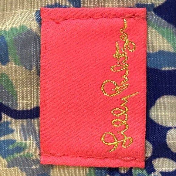 Lilly Pulitzer packing cube in a blue and white patterned fabric - Picture 9 of 9